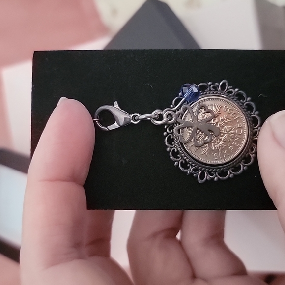 Bouquet Charm 'NEW' - Picture 4 of 4